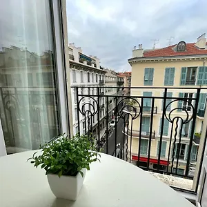 Renting - Notre Dame - Cosy Loft Perfect View On The Roofs Apartment